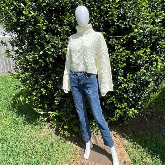 NWT WAYF Sweet Nothings Ivory Cable Turtleneck Crop Sweater - Picture 3 of 12
